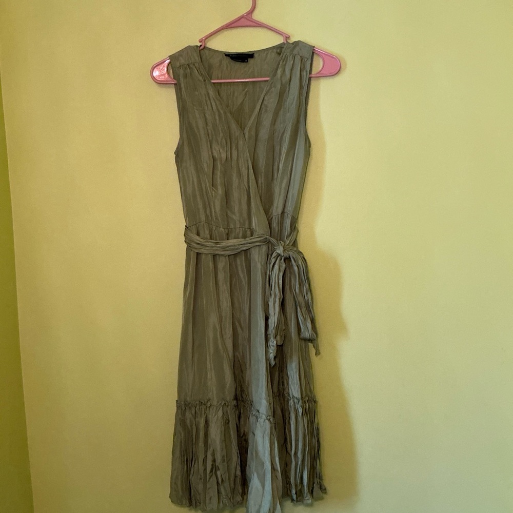 BCBGMAXAZRIA Crinkled Silk Wrap Maxi Dress – XS – 🫒